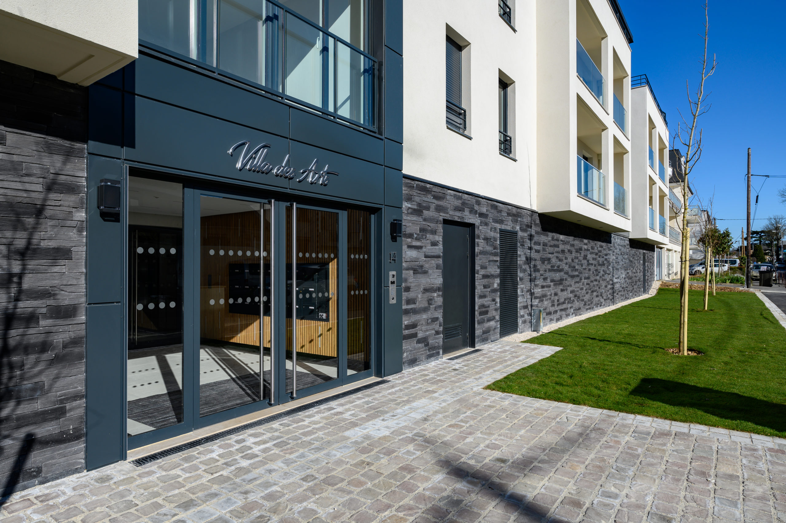 Façade d'un bâtiment réalisé par TRADI-ART Immobilier en parement Yosemite de la marque ORSOL